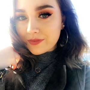 Meet your Posher, Abigail